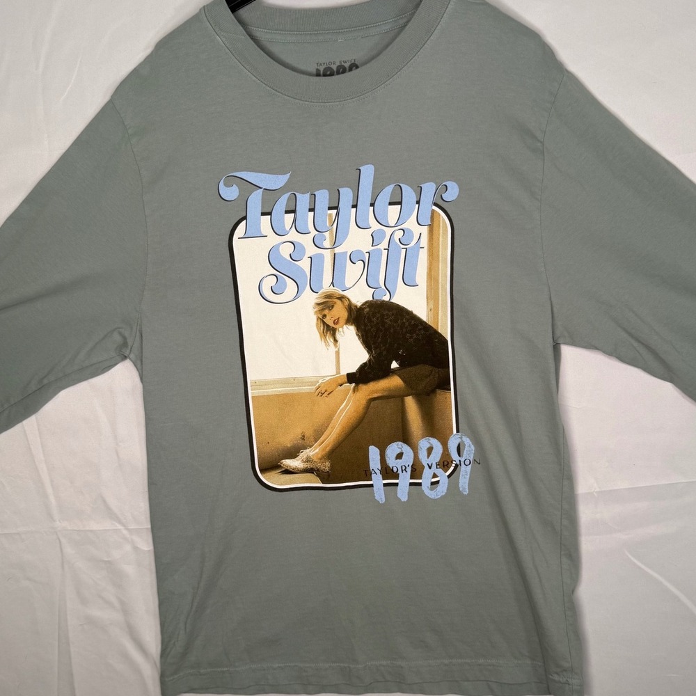 Taylor Swift 1989 Women's‎ M Taylor's Version Long Sleeve Photo Merch Eras Tour